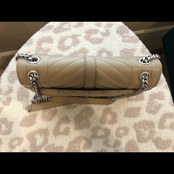 Saint Laurent YSL medium envelope calfskin Cassandra shoulder bag - Picture 4 of 16